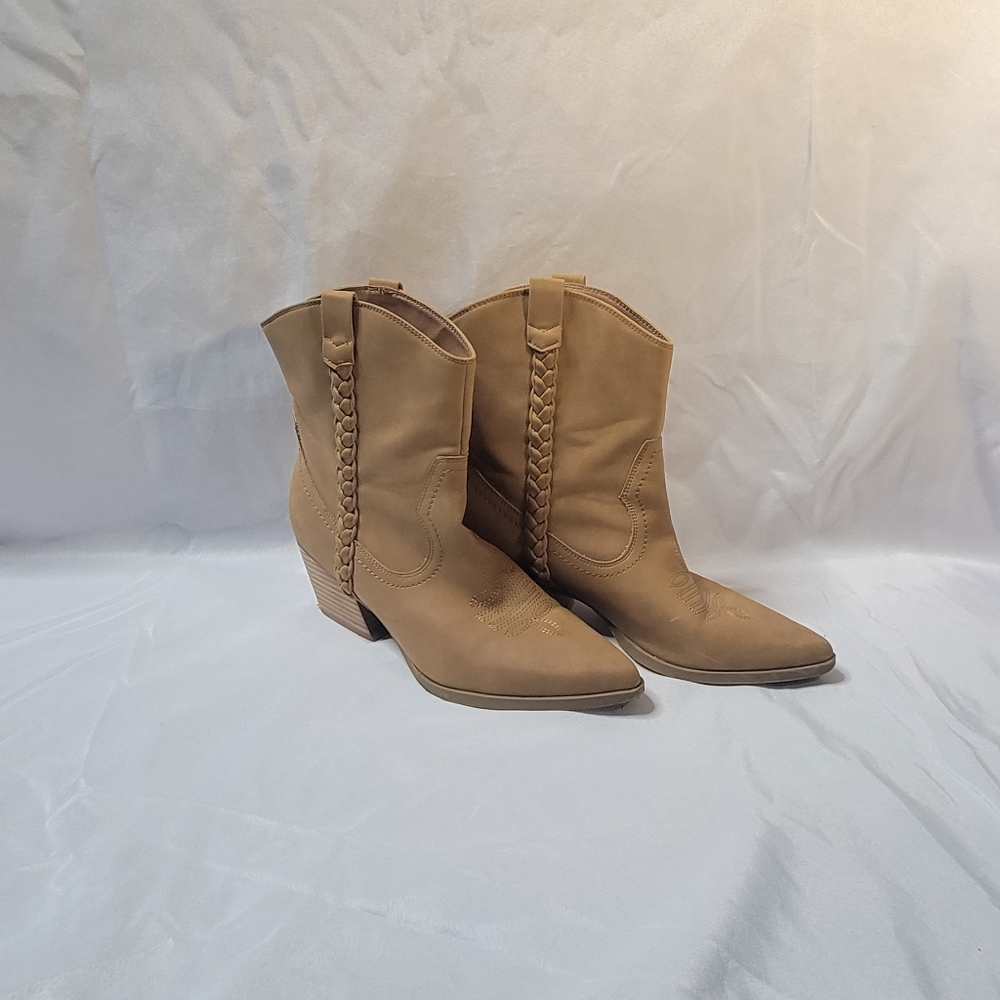 Dolce Vita Koolson Braid Ankle Cowboy Boots Tan Sz 9.5